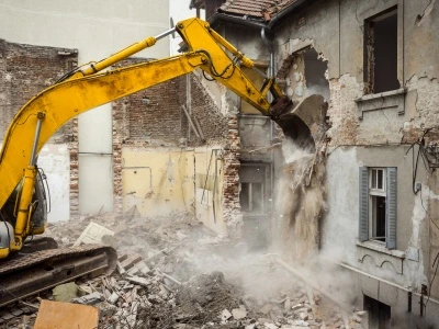 Vaciado interior de vivienda para reforma integral en Madrid